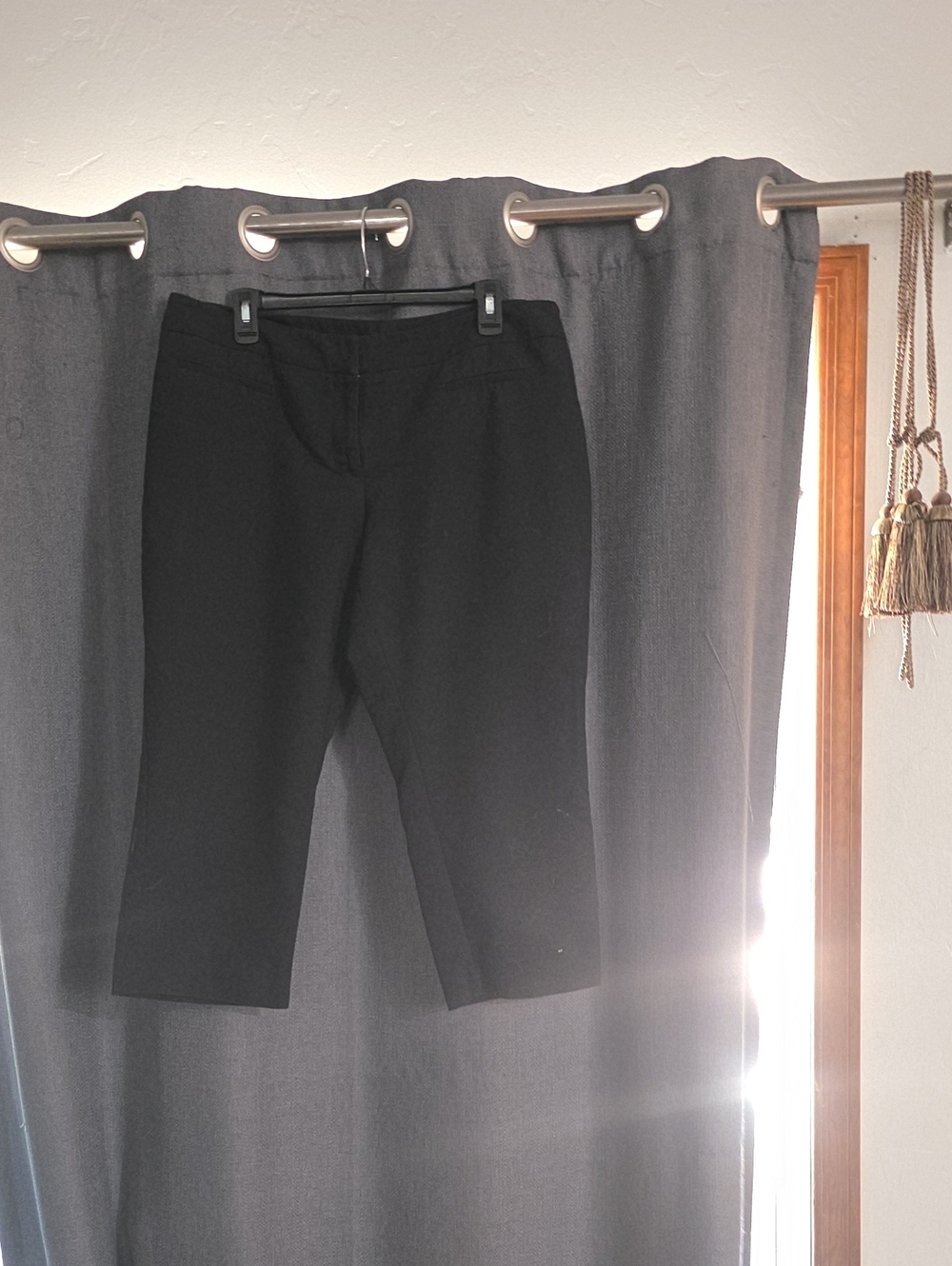 Apt. 9 Black Cropped Stretch Pants